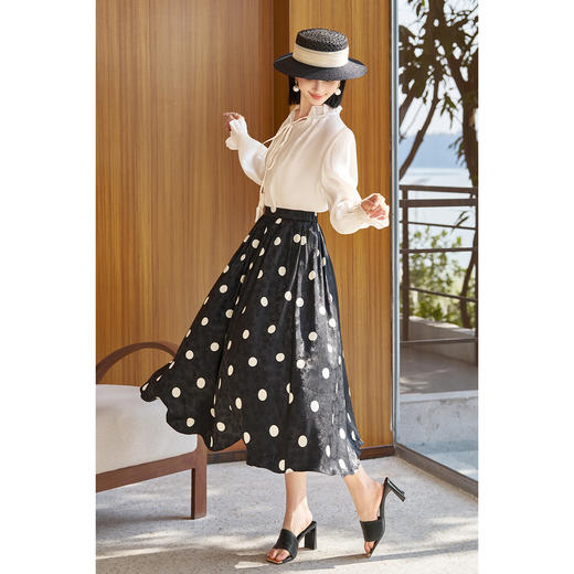米思阳2026春季新款经典百搭波点赫本小黑裙暗提花奢华品质半身裙5552 商品图4