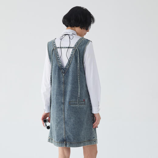 谜底牛仔背心式连衣裙2025春季新品设计感大口袋直筒裙251ML0060 商品图2