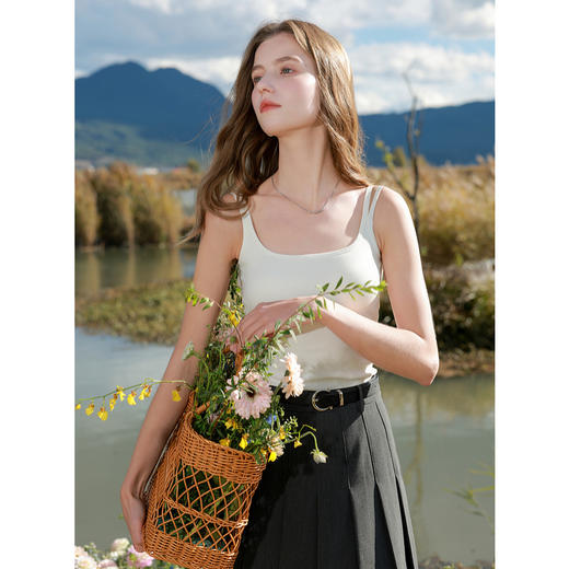 三彩2025春季新款纯色坑条背心自带胸垫吊带修身短款打底内搭M 商品图2