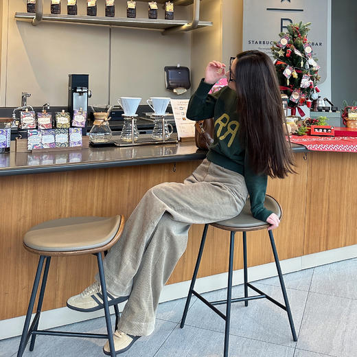 ROMI STUDIO“纽约美式" 高比例棉复古洗水印花圆领卫衣 23AWT921 商品图4