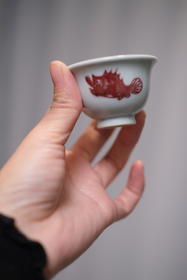 【怀宣临古】釉里红鳜鱼小迷你压手杯 满容约45cc