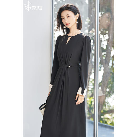 剩S/M/L/XL 米思阳2026春季新款知性优雅撞色连衣裙小众设计镂空V领显瘦裙子5306 商品图0