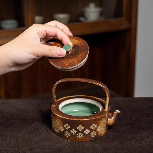 本土斋 提梁壶 青瓷草木灰宝相纹系列 全瓷高端提梁手工泡茶壶宝相提梁壶150ML 商品图4