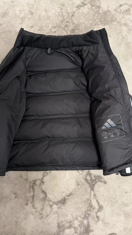 最新款阿迪达斯羽绒服，纯正品
支持全平台，任意鉴定， 100％纯正品
主打一个极致性价比
特别方便好穿，立领羽绒服精神利落 商品图4