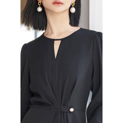 剩S/M/L/XL 米思阳2026春季新款知性优雅撞色连衣裙小众设计镂空V领显瘦裙子5306 商品图4