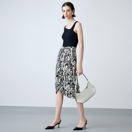EITIE爱特爱夏季新款简约大方不规则裙摆印花半身裙7706408 商品图1