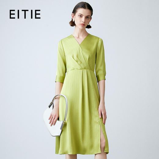 EITIE爱特爱春季新款通勤纯色气质V领连衣裙7707421 商品图0