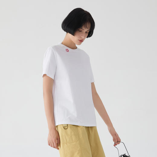 谜底刺绣白T恤短袖女2025春季新品简约百搭纯棉宽松上衣251MT0101 商品图1