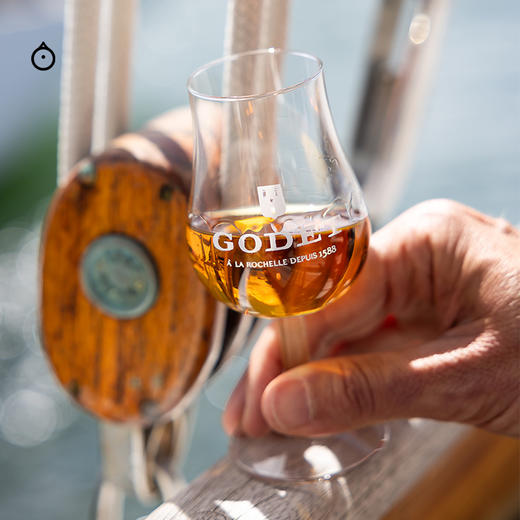 企鹅市集|法国高帝GODET 神灵干邑 大香槟区 70度干邑（限量版350ml礼盒装） 商品图5