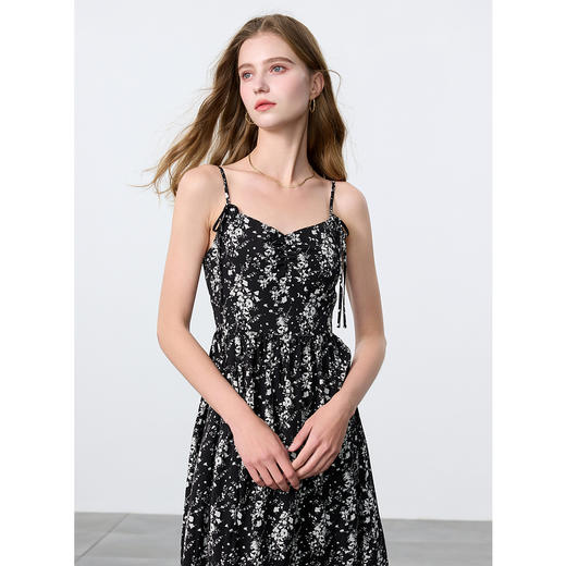 三彩2025春季新款法式复古碎花吊带裙连衣裙大摆长裙浪漫M 商品图2