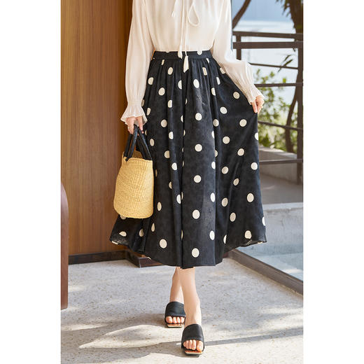 米思阳2026春季新款经典百搭波点赫本小黑裙暗提花奢华品质半身裙5552 商品图1
