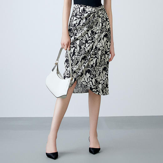 EITIE爱特爱夏季新款简约大方不规则裙摆印花半身裙7706408 商品图2