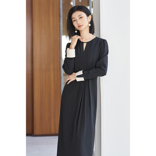 剩S/M/L/XL 米思阳2026春季新款知性优雅撞色连衣裙小众设计镂空V领显瘦裙子5306 商品图1