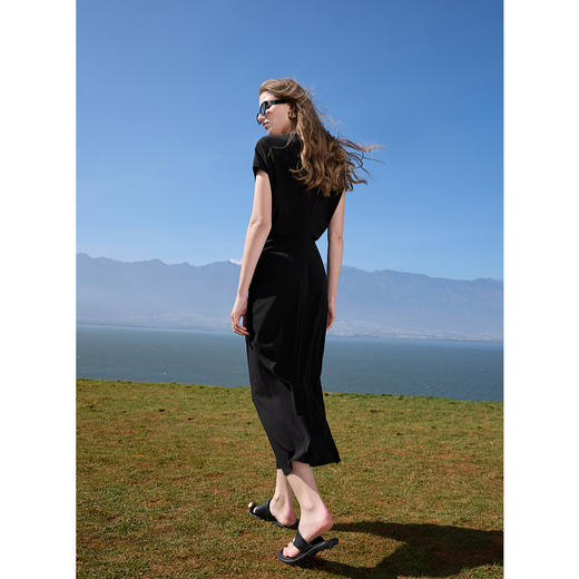 三彩2025春季新款V领小黑裙A字裙连衣裙显瘦收腰长裙气质M 商品图3