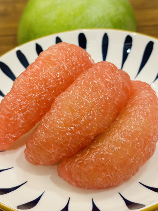 泰国红宝石红柚 拨开果肉，细致柔嫩、晶莹剔透🌺😘尝一口，极其嫩滑多汁，味道甜香浓郁！一个约1.6斤 商品图0