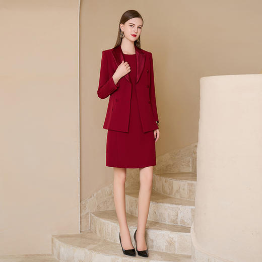 IWY/复古红色西装内搭裙宴会礼服西装连衣裙女职业套装气质长袖两件套 C1877+Q1036 商品图3