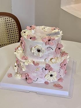 星霜粉白裱花蛋糕