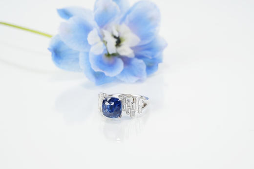 「节奏」皇家蓝蓝宝石钻石戒指 商品图1