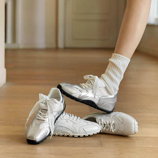 【李兰迪同款】千百度银色时尚休闲鞋女款款德训鞋小白鞋A25168602 商品图4