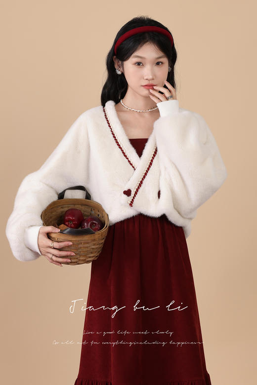 鹿向南【草莓可颂】红色吊带裙秋冬2025新中式短外套慵懒风套装女 商品图5