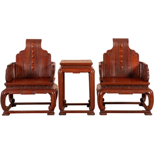 二十世纪 红木嵌瘿木书卷式搭脑云纹宝座式扶手椅（两椅一几） 商品图5