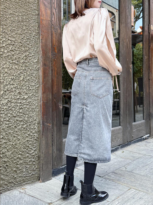 TYNVIE 开衩袖V领真丝衬衫-浅米色 商品图10