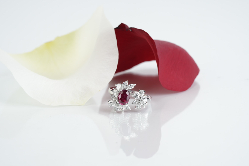「繁花」鸽血红红宝石钻石戒指