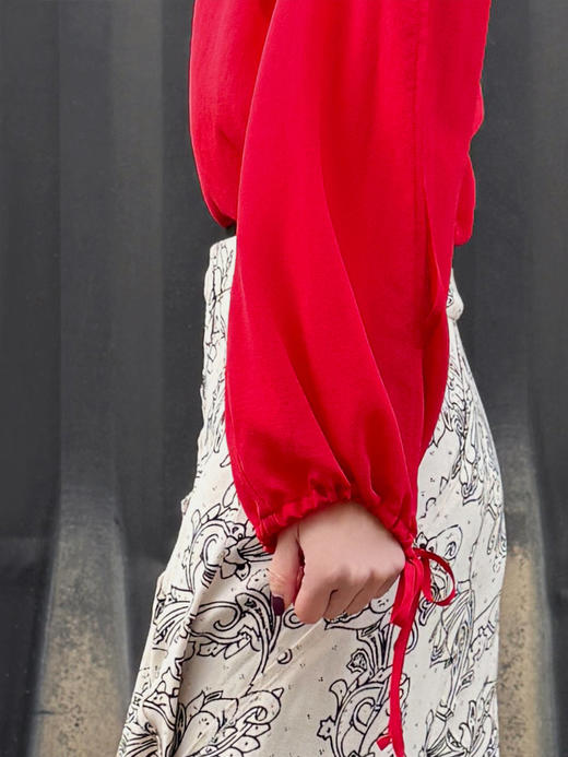 TYNVIE 开衩袖V领真丝衬衫-红色 商品图6