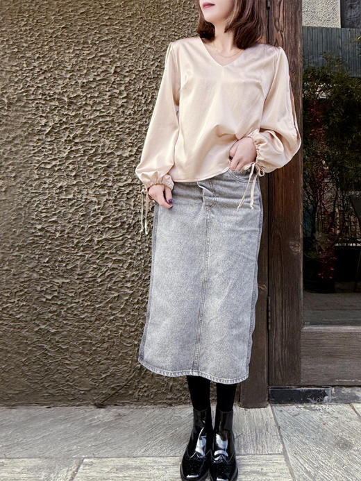 TYNVIE 开衩袖V领真丝衬衫-浅米色 商品图12