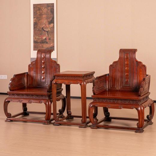 二十世纪 红木嵌瘿木书卷式搭脑云纹宝座式扶手椅（两椅一几） 商品图4