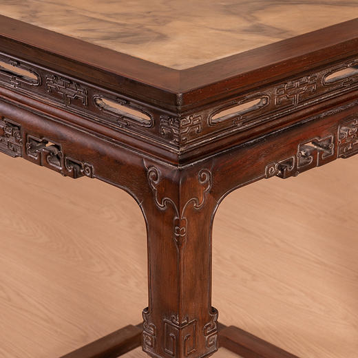 清 红木镶云石透雕拐子纹带托泥方桌 商品图3