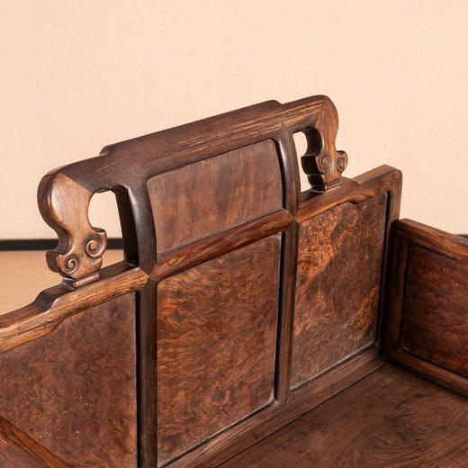 清 红木镶瘿木书卷式案形座面宝座 商品图1