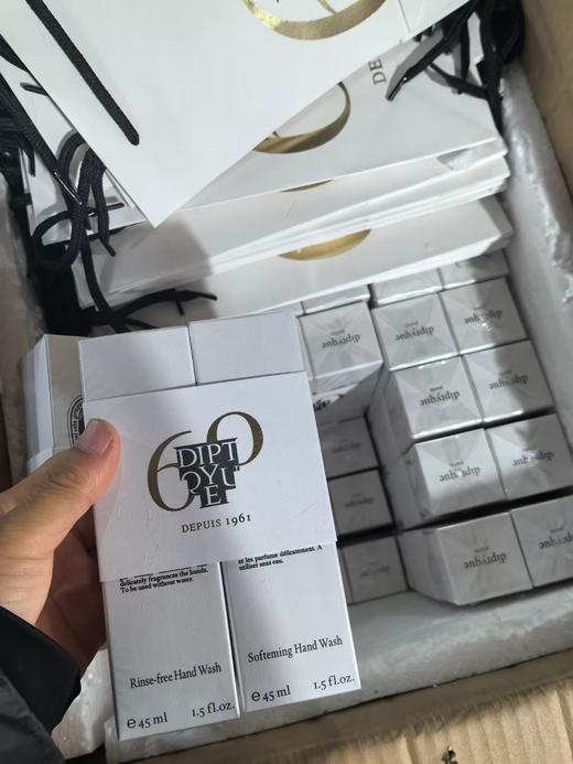 正品diptyque蒂普提克手霜 洗手液 套装。薅羊毛来啦！ 蒂普提克两件套手部护理
规格：45ml（洗手液➕免洗手护理） 商品图12