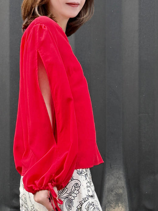 TYNVIE 开衩袖V领真丝衬衫-红色 商品图2