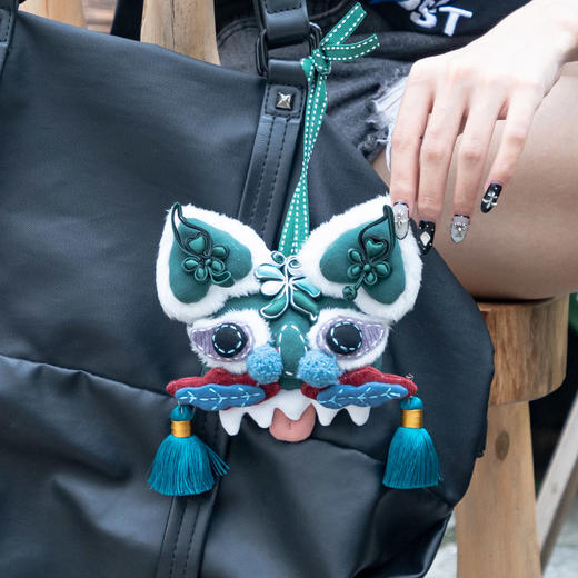 【1.21-2.6停发】芽小七原创国潮风虎头手工缝制背包书包挂件挂饰可爱公仔钥匙扣 商品图1
