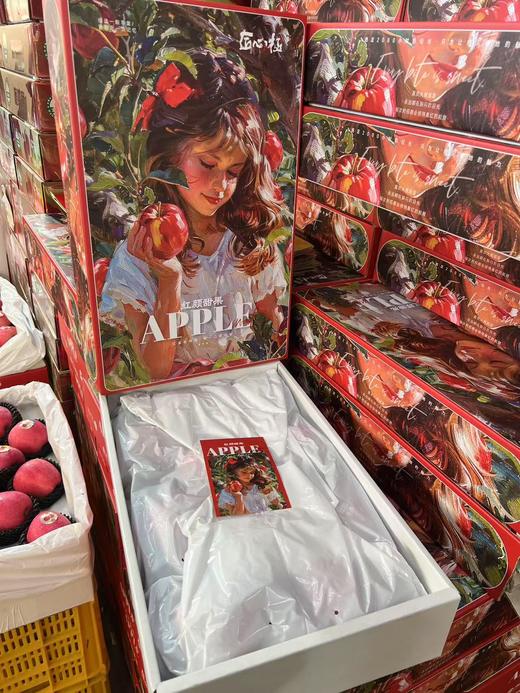 周四取货：【匠心级红颜甜果礼盒】一箱12个左右，色泽红艳，甜到心。 商品图6