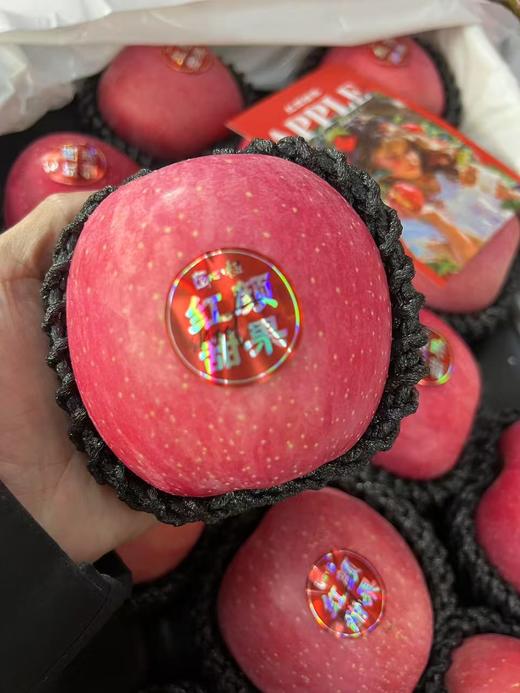 周四取货：【匠心级红颜甜果礼盒】一箱12个左右，色泽红艳，甜到心。 商品图3