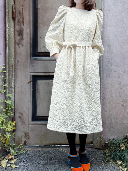 TYNVIE 提花泡泡袖中长连衣裙 - 白色 商品图1