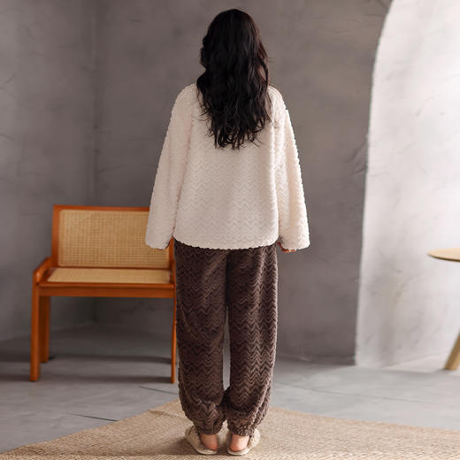 洁丽雅秋冬女士法兰绒家居服套装加绒加厚柔软舒适泡芙绒保暖睡衣 商品图3