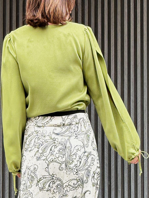 TYNVIE 开衩袖V领真丝衬衫-梨绿色 商品图6