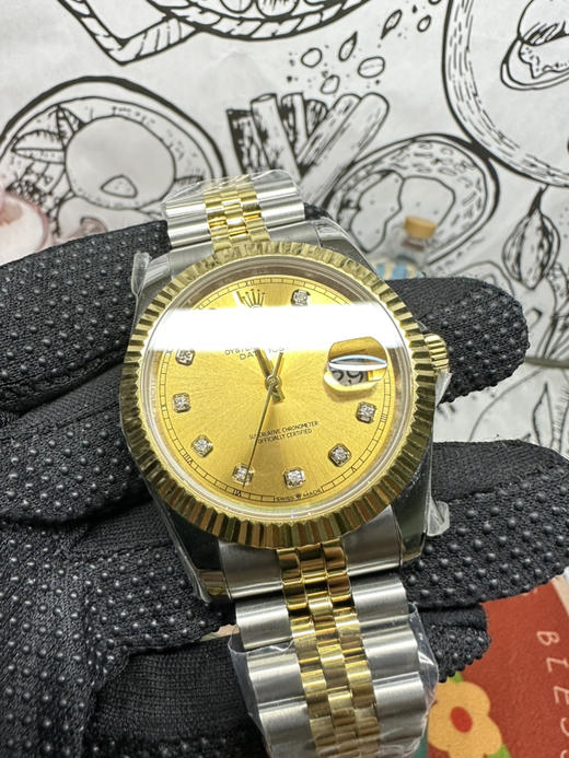长荣『vs包金』劳力士星期日历型41和36毫米日志，颠覆以往传统工艺！一：904L精钢。二：18厚金部分采用台湾zui新铸金技术，比市场一般的“包金”耐用三倍，搭配正品一致的工艺，正品原版开模无破绽 商品图2