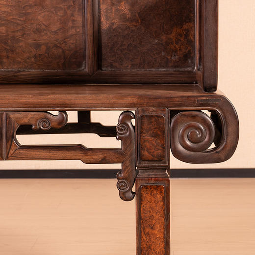 清 红木镶瘿木书卷式案形座面宝座 商品图3