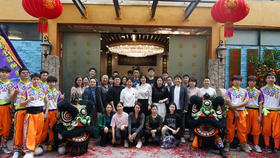  龙狮临门 芳华正茂 