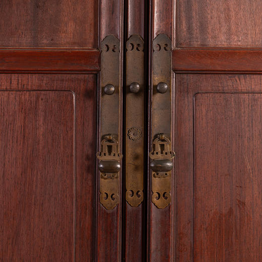 清 红木三抹门带柜膛一封书式方角柜 商品图2