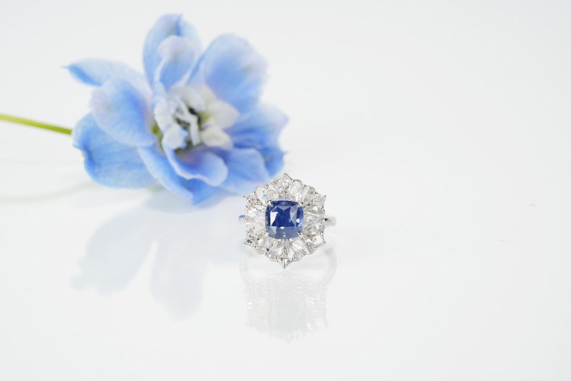 「甜蜜风暴」矢车菊蓝宝石钻石戒指