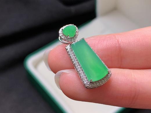 无事牌翡翠吊坠 商品图0