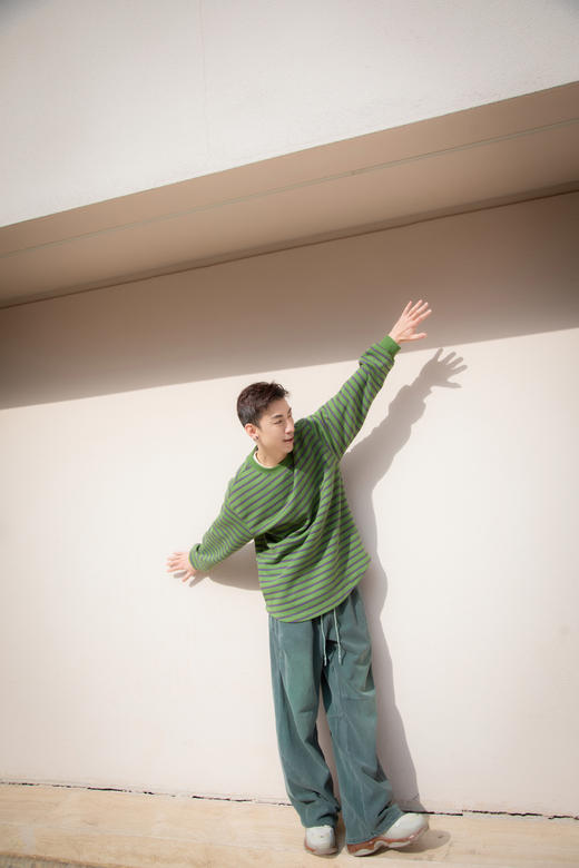 W512564290条纹圆领卫衣 商品图4