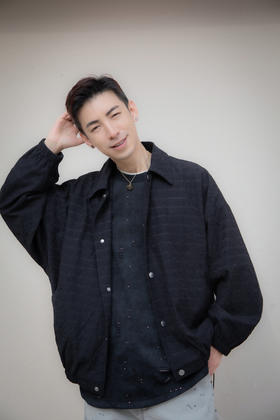 W512572095横纹提花夹克