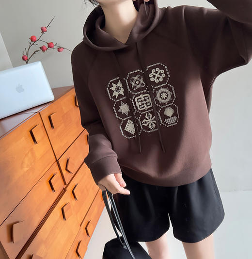 带帽前刺绣珠地空气层卫衣 9521020054 商品图0