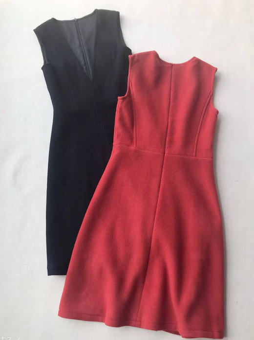 呢料连衣裙。 黑色S。M。 红色。S M L 自己备注颜色号码 商品图1